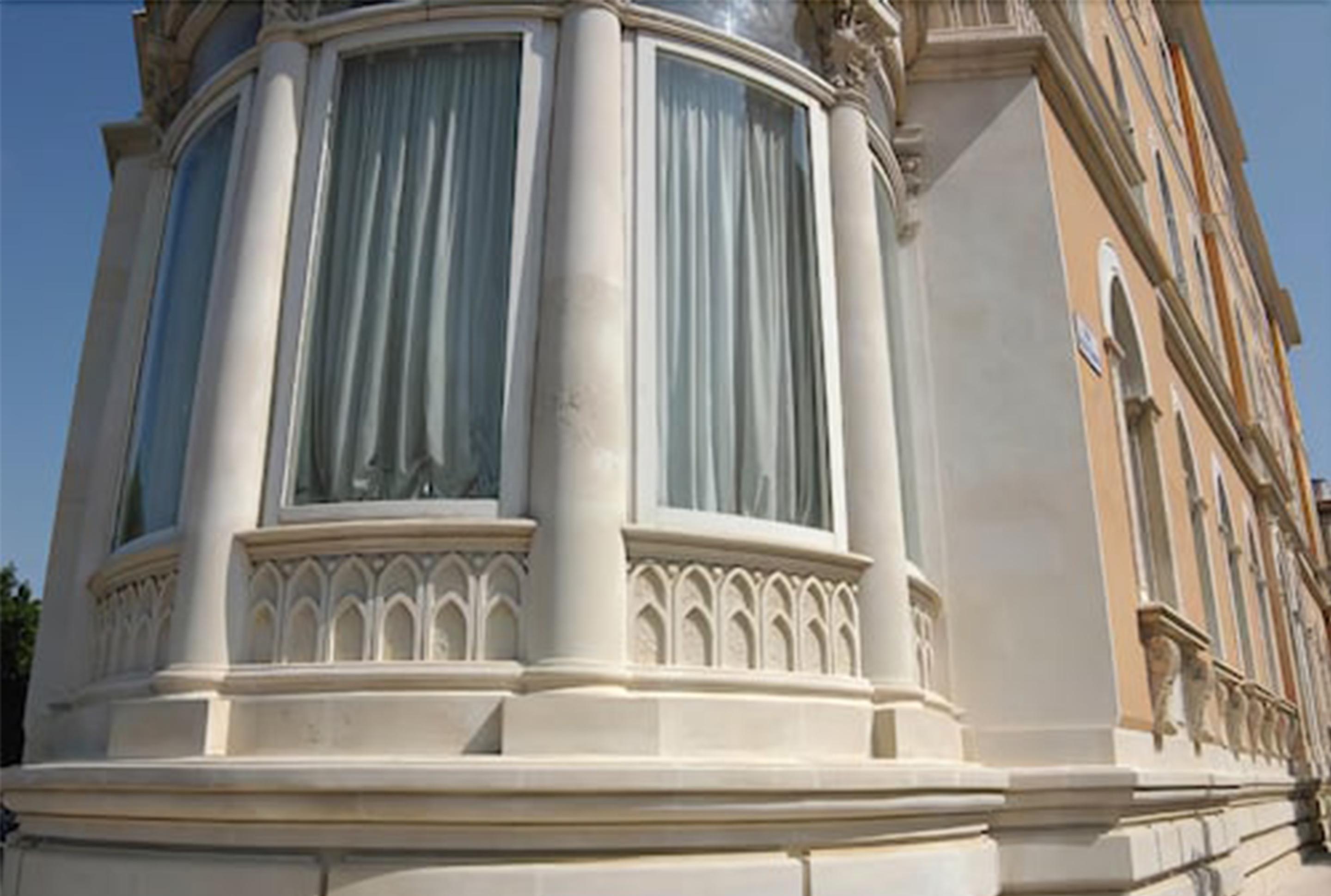 Grand Hotel Ortigia Syracuse Exterior foto The window of the former home of the Duke of Grafton, 10 Carlton Gardens