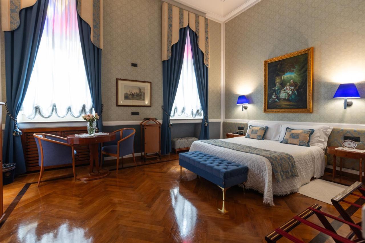 Grand Hotel Ortigia Syracuse Exterior foto A room at the hotel