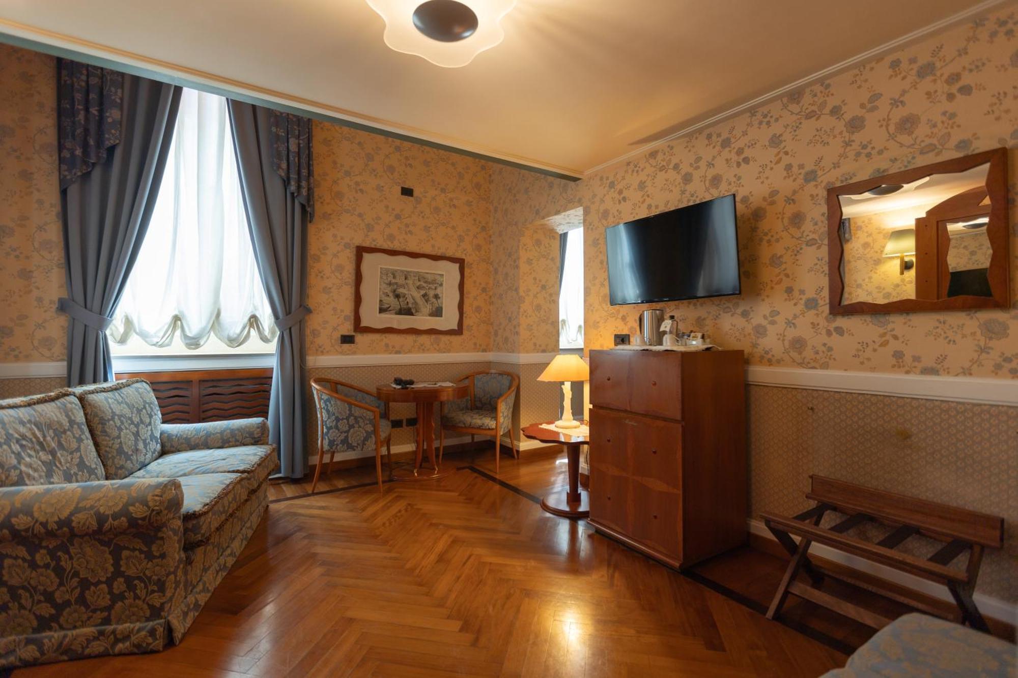 Grand Hotel Ortigia Syracuse Exterior foto A room at the hotel