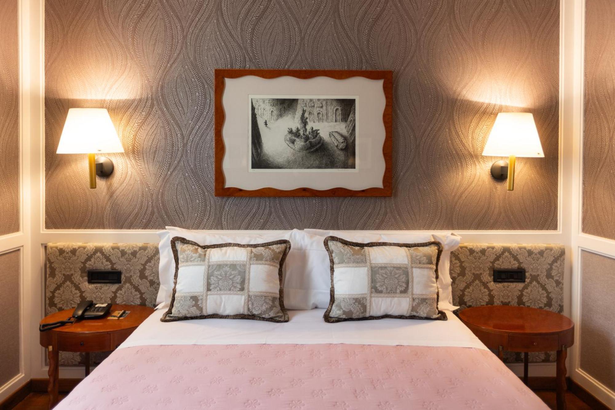 Grand Hotel Ortigia Syracuse Exterior foto A bedroom at the hotel