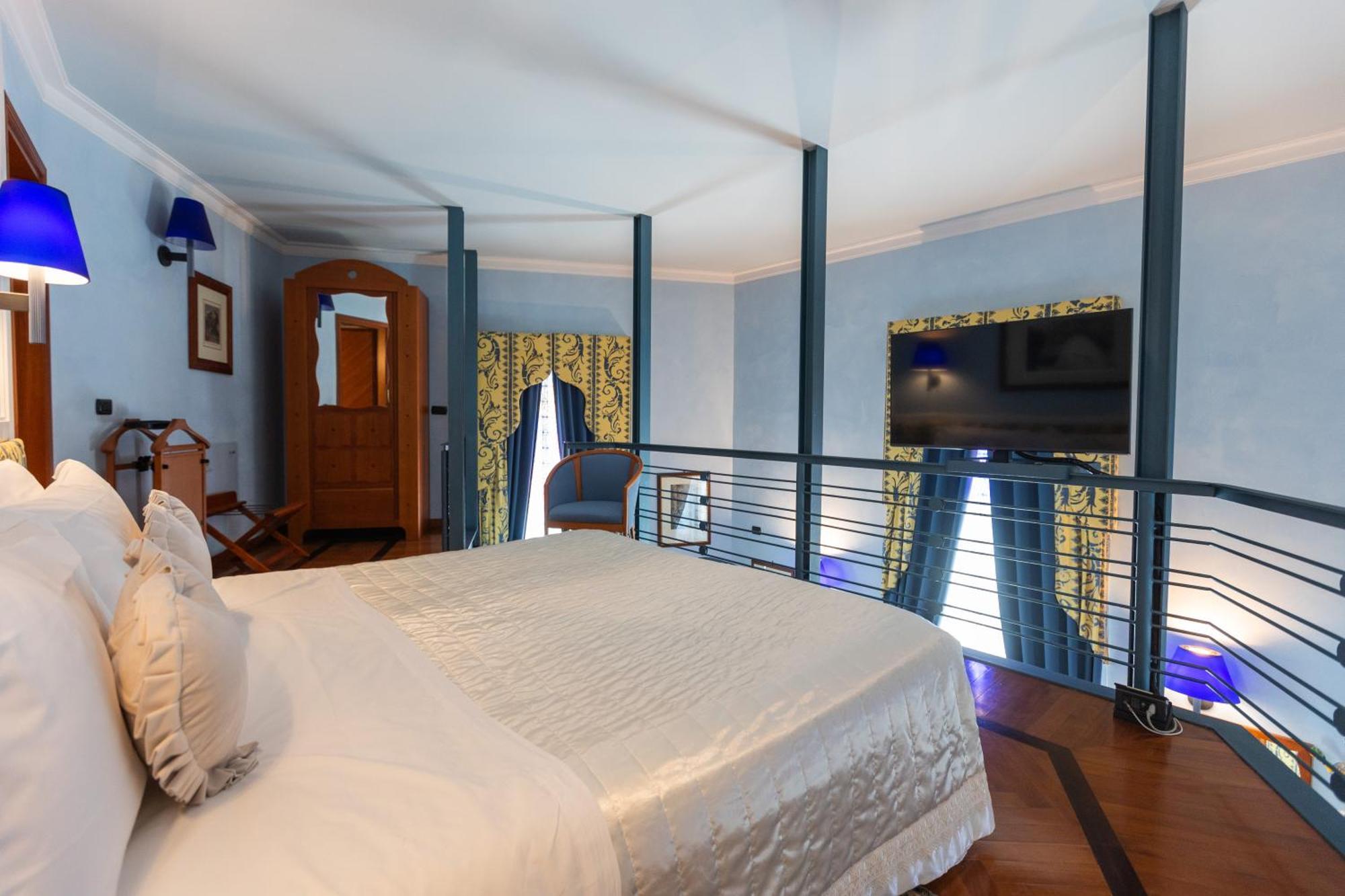 Grand Hotel Ortigia Syracuse Exterior foto A room at the hotel