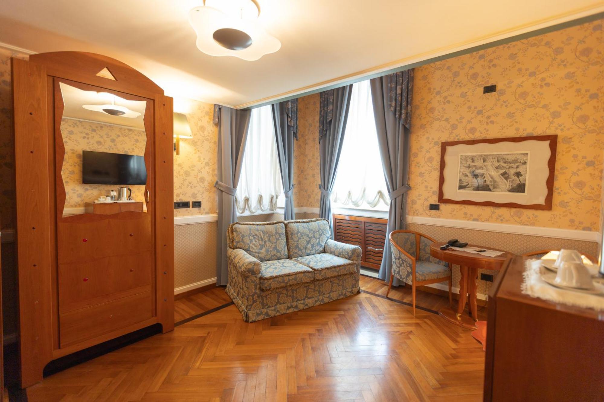 Grand Hotel Ortigia Syracuse Exterior foto A room at the hotel